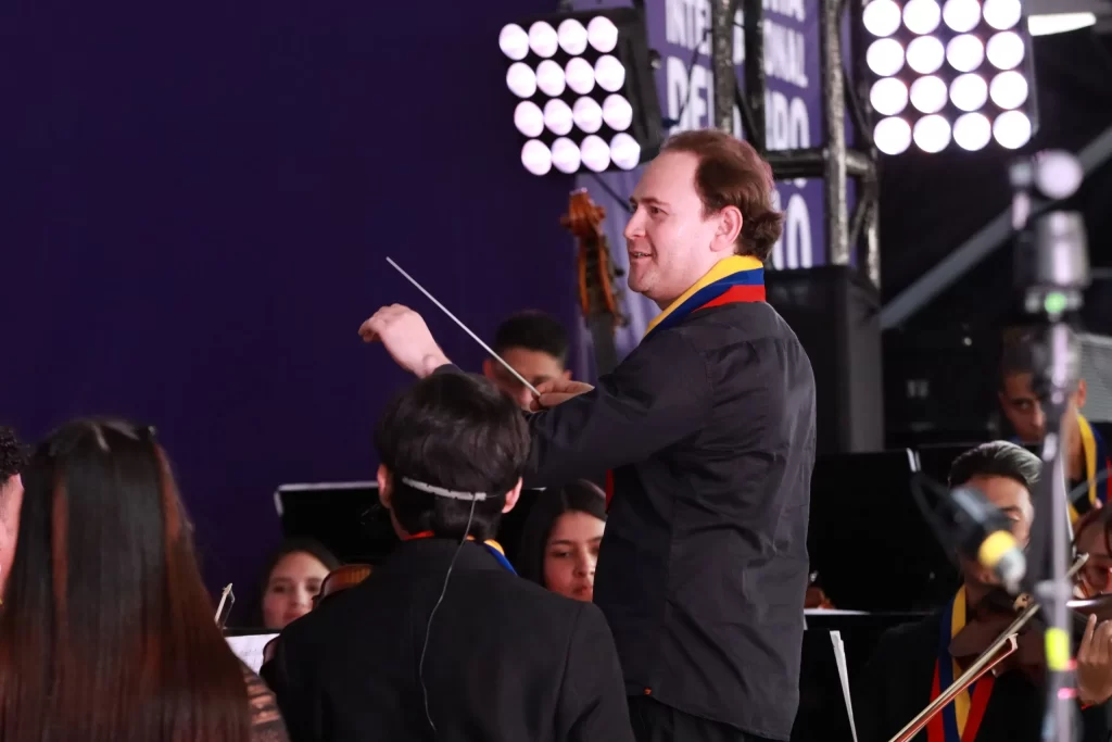 Bajo la dirección de Christian Vásquez culmina exitosa gira de El Sistema en México