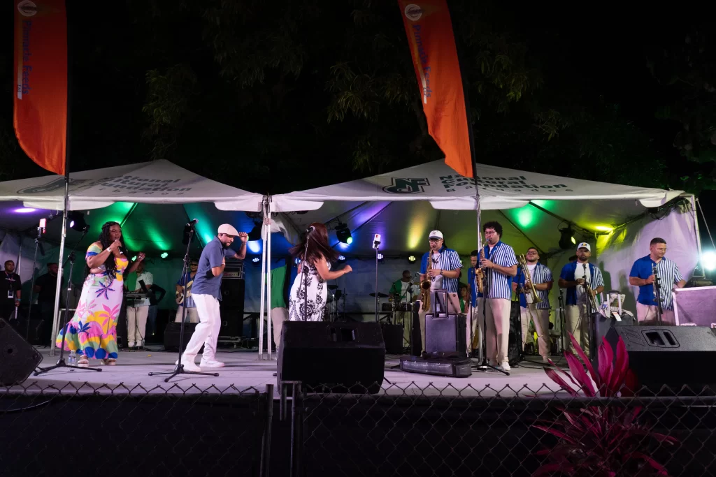 Soca, salsa y merengue de la Orquesta Latinocaribeña Simón Bolívar para Barbados