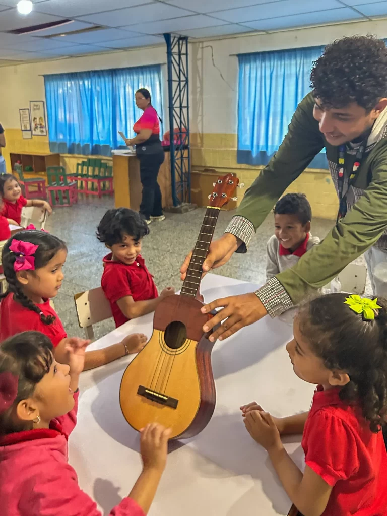 El Sistema celebra el Cuatro Venezolano