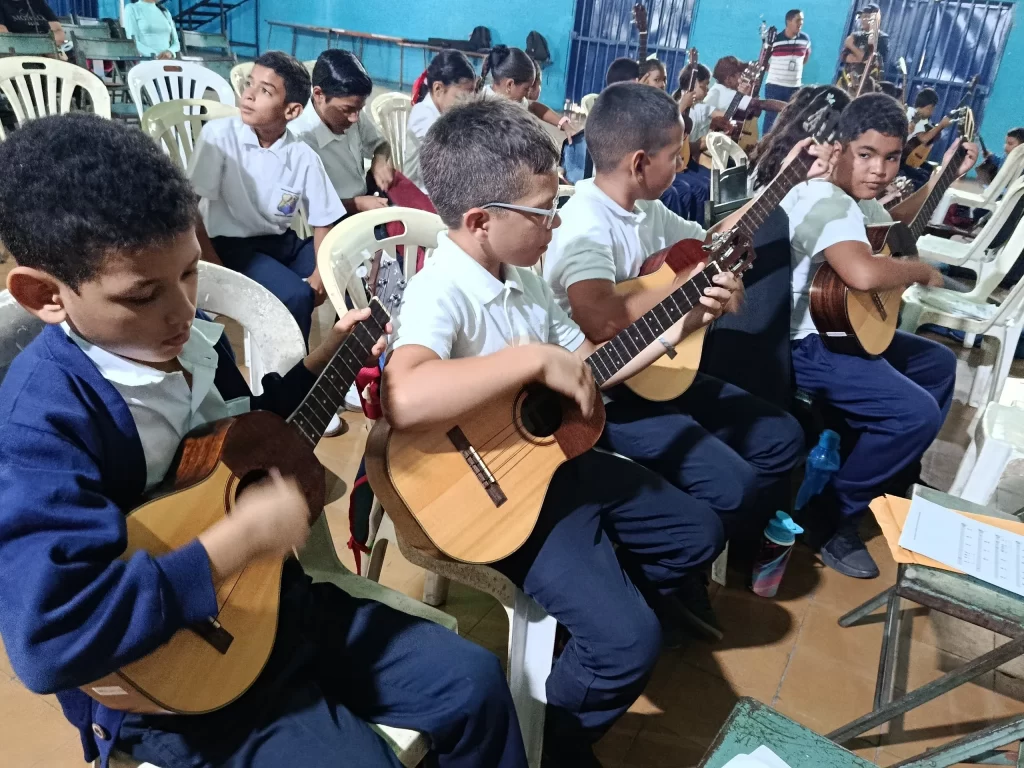 El Sistema celebra el Cuatro Venezolano